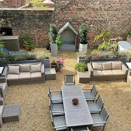 Centre Luxury House With Outdoor Bath And Parking Ferienhaus York