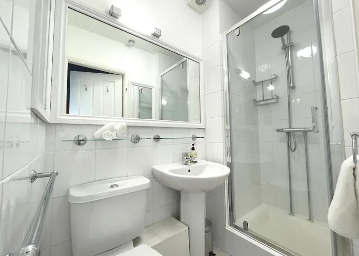 Centre Luxury House With Outdoor Bath And Parking *